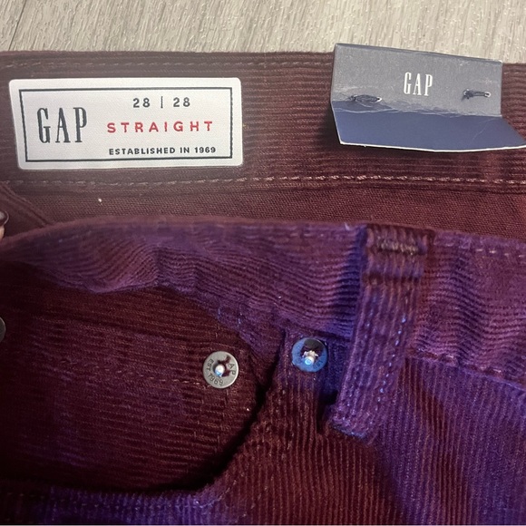 GAP Straight leg Burgundy/Merlot cords - Picture 4 of 7